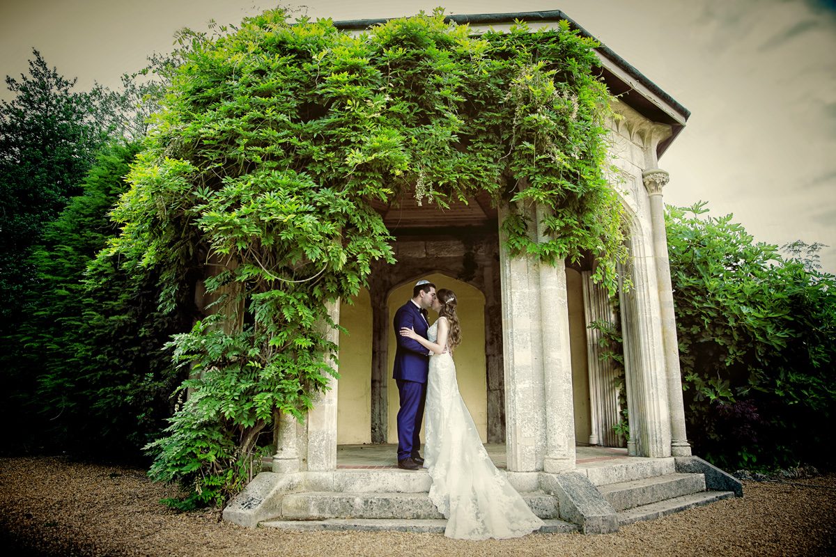 Shendish Manor wedding photographers, fun in the sun! London Wedding Photographers